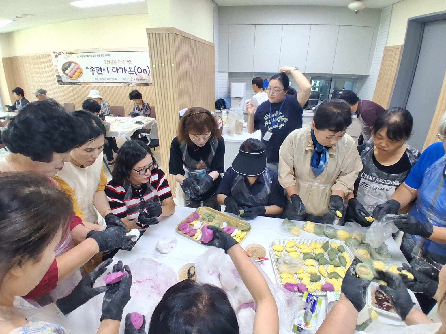 다가온구이점결혼이주여성송편빚기.jpg