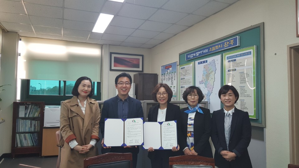 완주군 영양취약 어르신에 우유 제공한다1