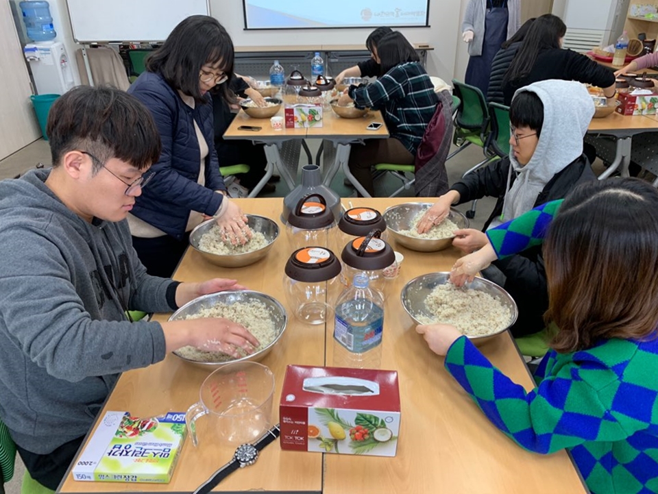 “성년으로 처음 맛보는 술, 완주에서 특별하게”1