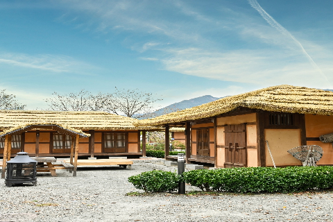 2. 경천애인영농조합법인- 경천애인마을 숙박할인권.jpg