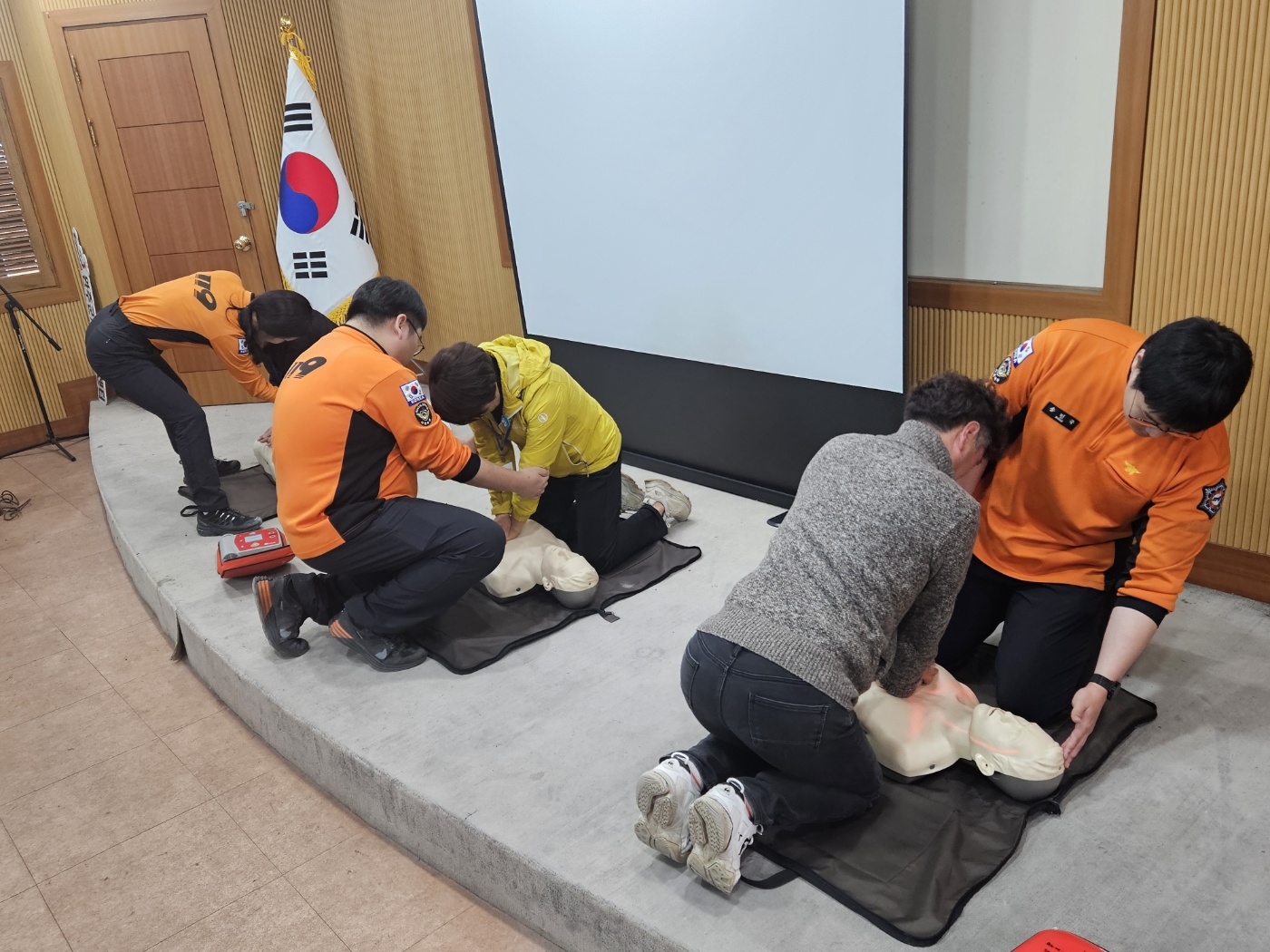 시설관리공단심폐소생술교육 (1).jpg