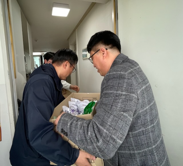 봉동읍_삼봉시온성교회물품기부 (2).jpg