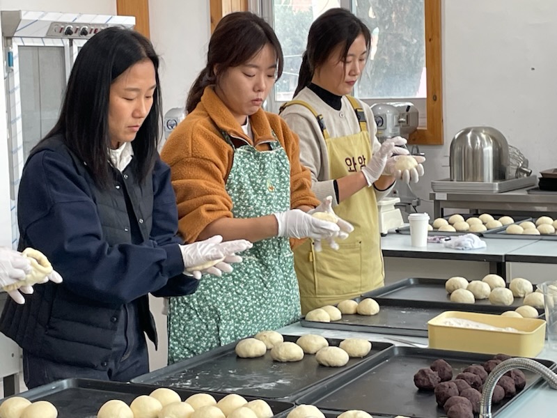 가족문화교육원수강생빵커피나눔 (3).jpg