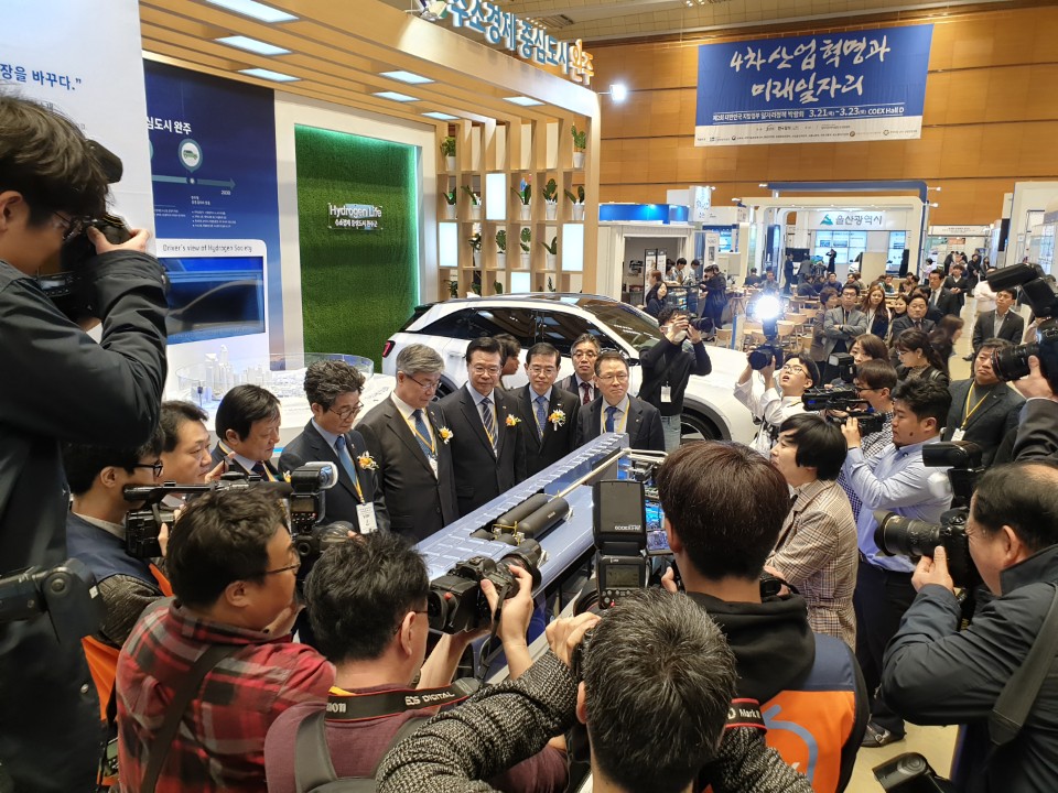 완주박람회고용노동부장관방문.jpg