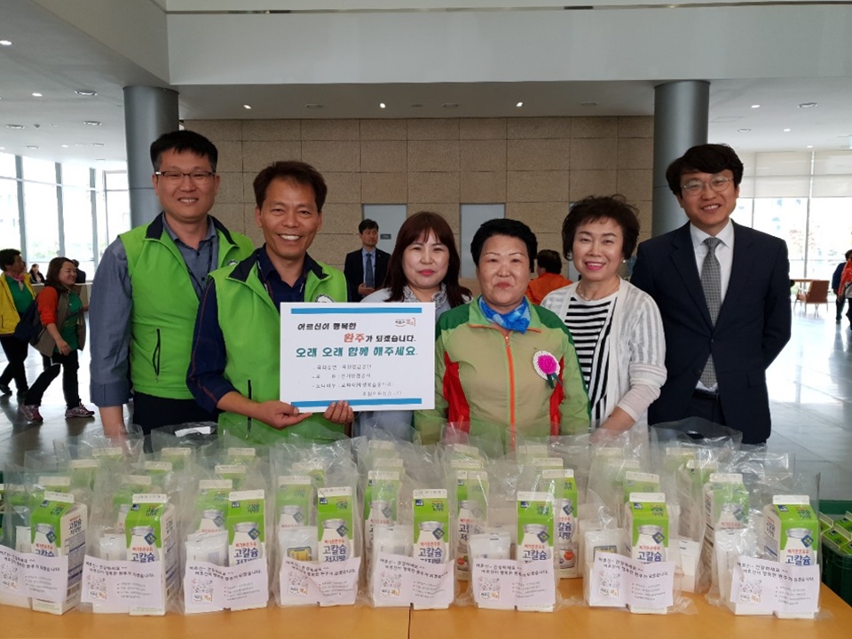 독거노인어르신후원사진1.jpg
