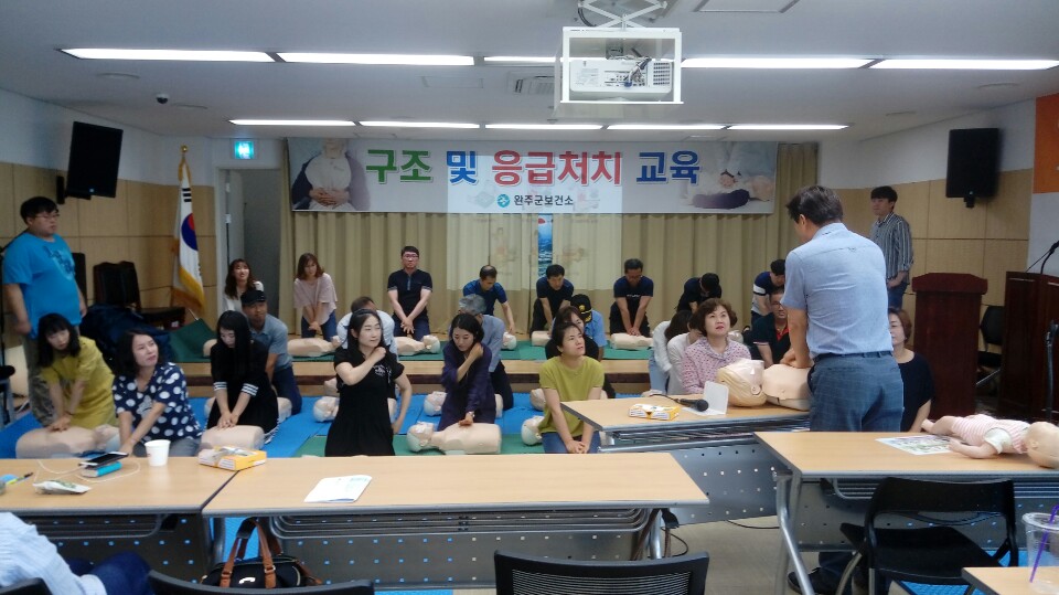 심폐소생술사진.jpg