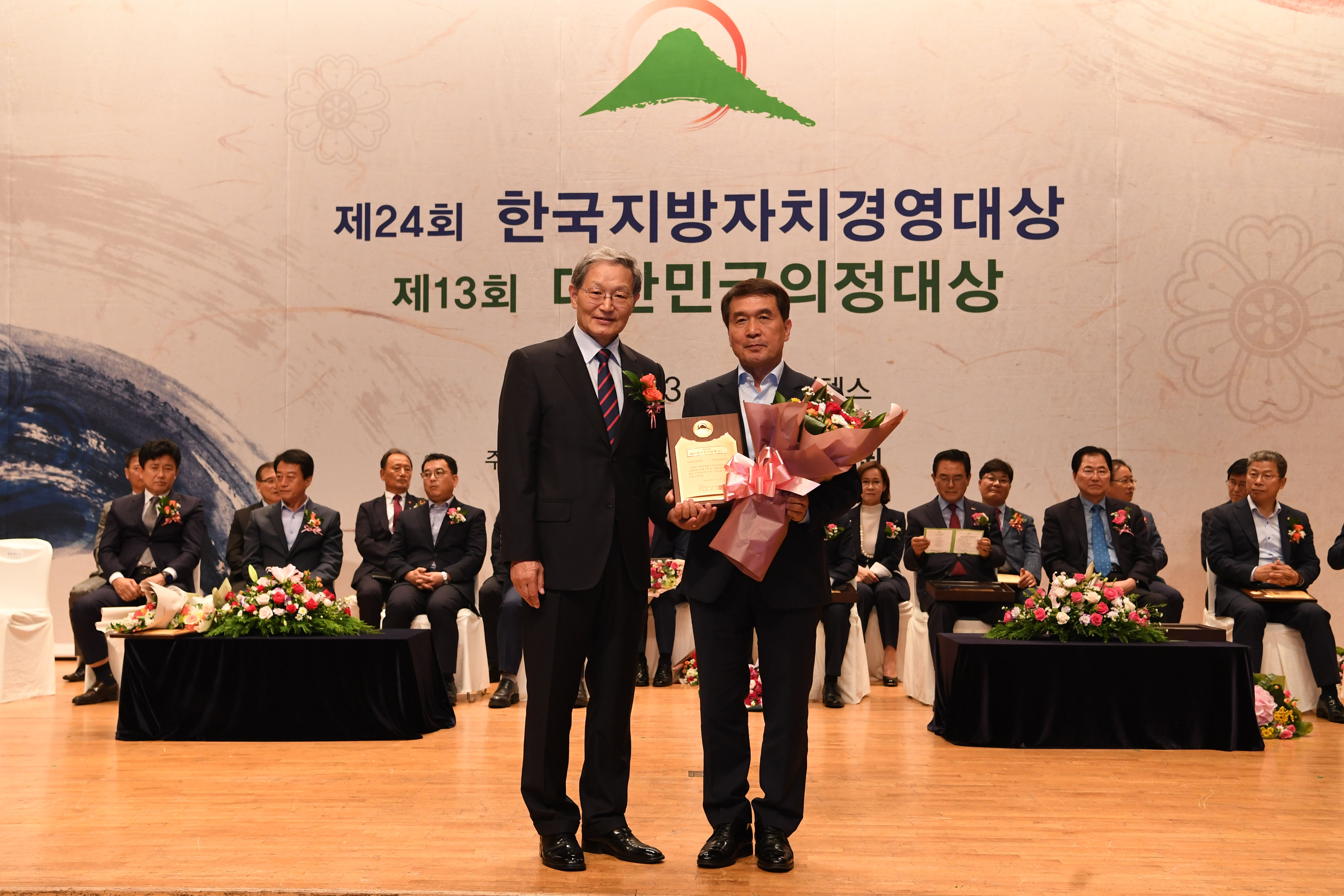 박성일군수지방자치경영대상1.JPG