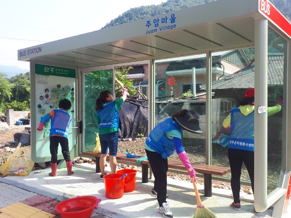 환경정비-운주버스승강장청소1.jpg