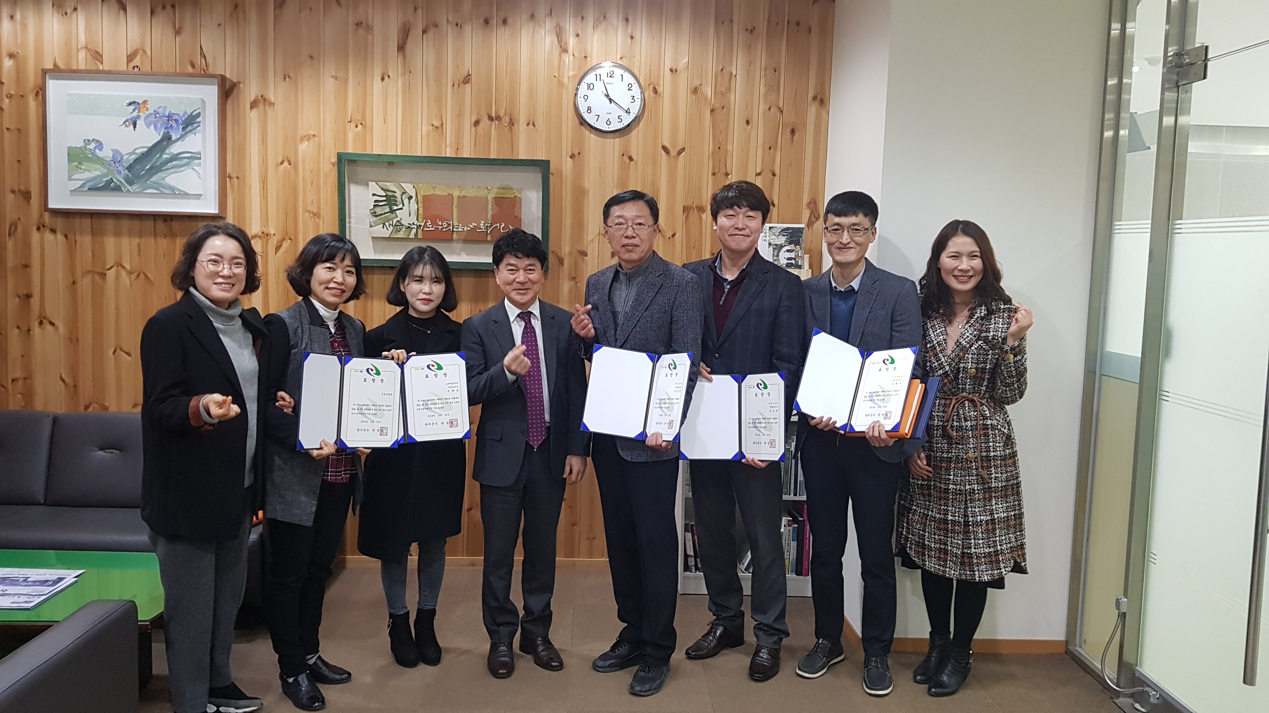 북모닝아침독서시상(2020.1.14)단체하트.jpg