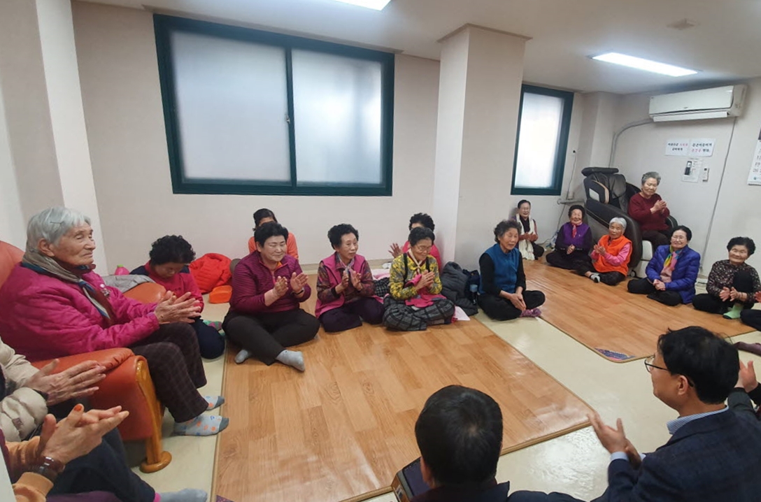 봉동읍경로당방문.jpg