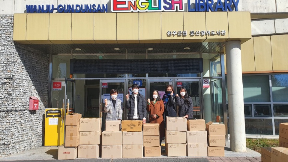 도서기증사진2.jpg