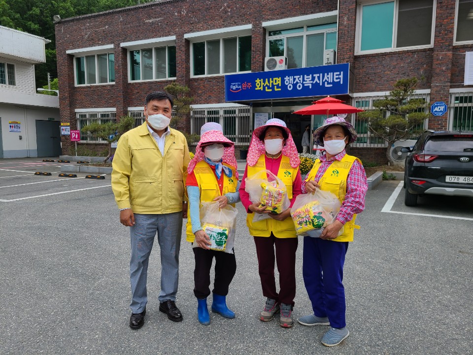 노인일자리꾸러미전달(2020.5.18).jpg