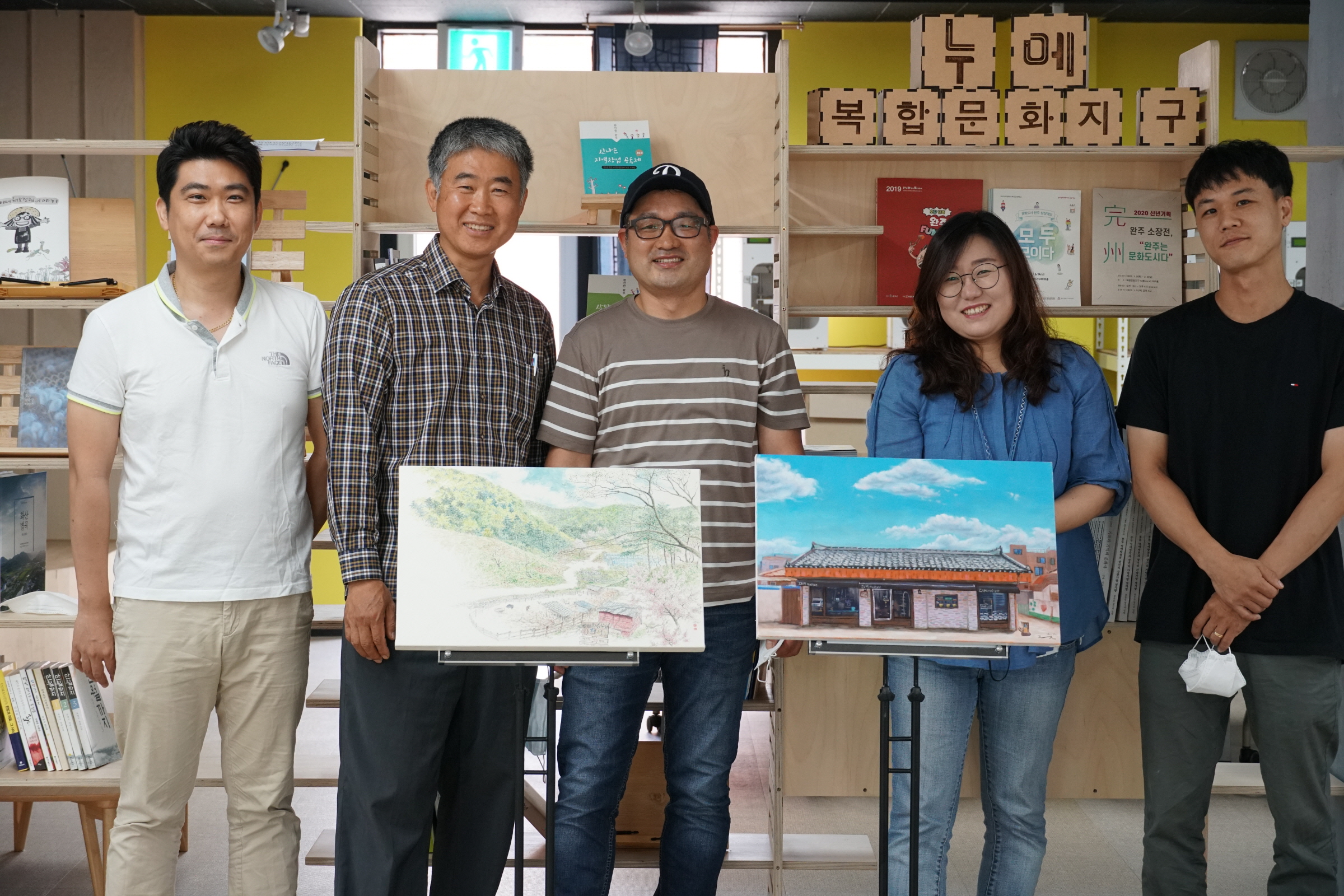 작가단체사진1.jpg