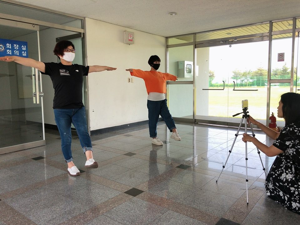 생활체육비대면홈트레이닝사진2.jpg