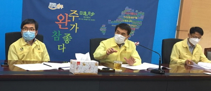 박성일군수,라태일부군수태풍코로나회의.jpg