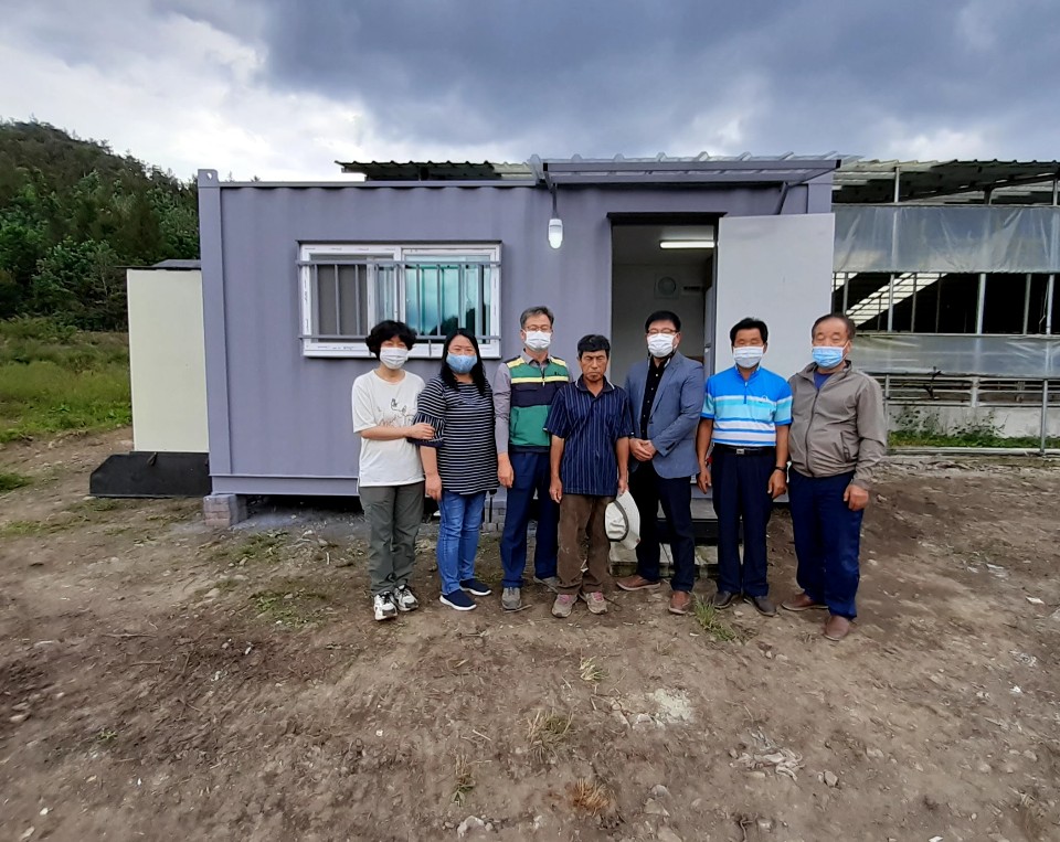 보도자료사진(비봉면주거환경개선-보금자리전달).jpg