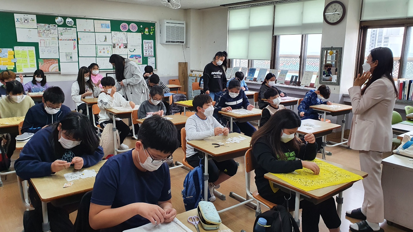 마스크목걸이만들기활동프로그램.jpg