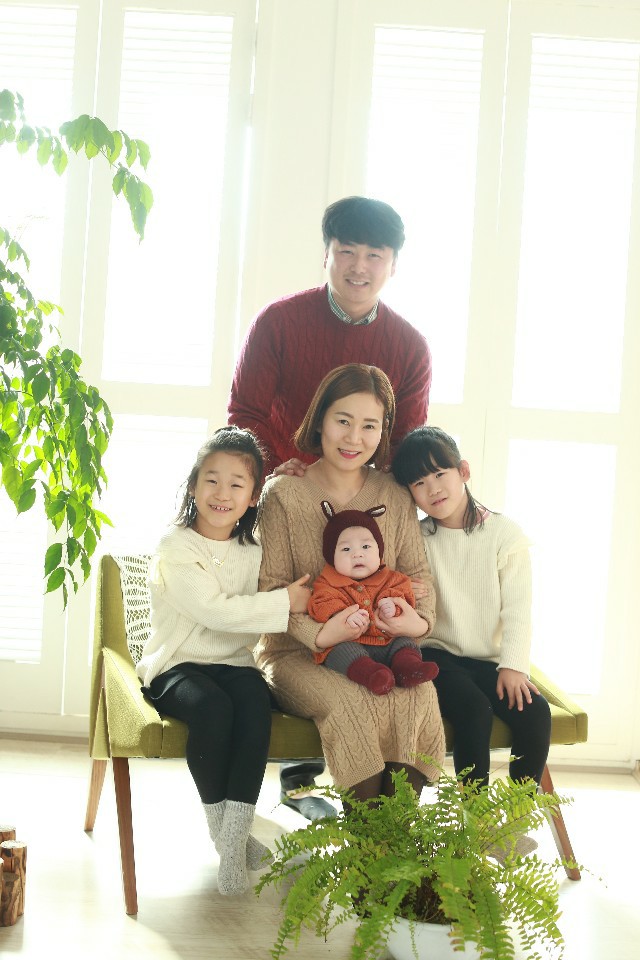 임철권-김단비부부와자녀하은,지은양.jpg