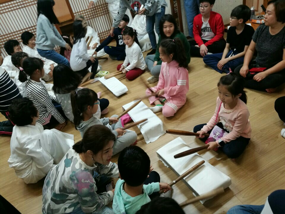 할머니공연단-3.jpg