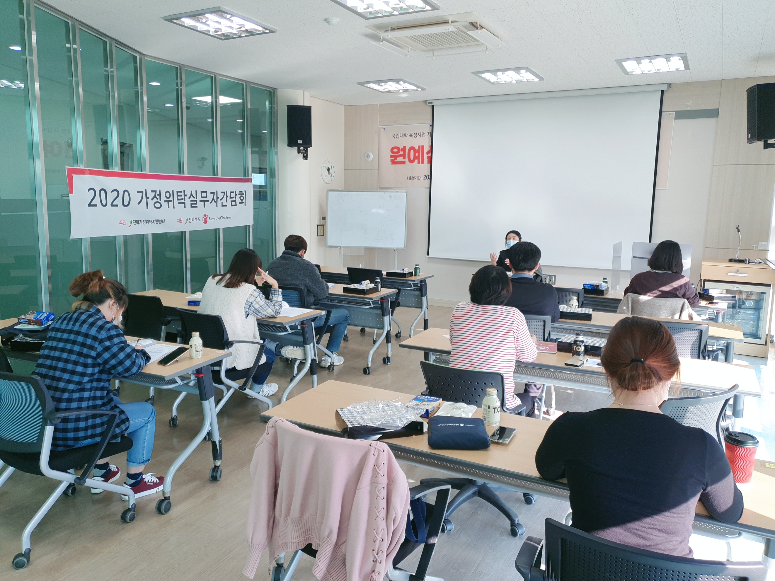 가정위탁부모교육및공무원간담회실시.jpg
