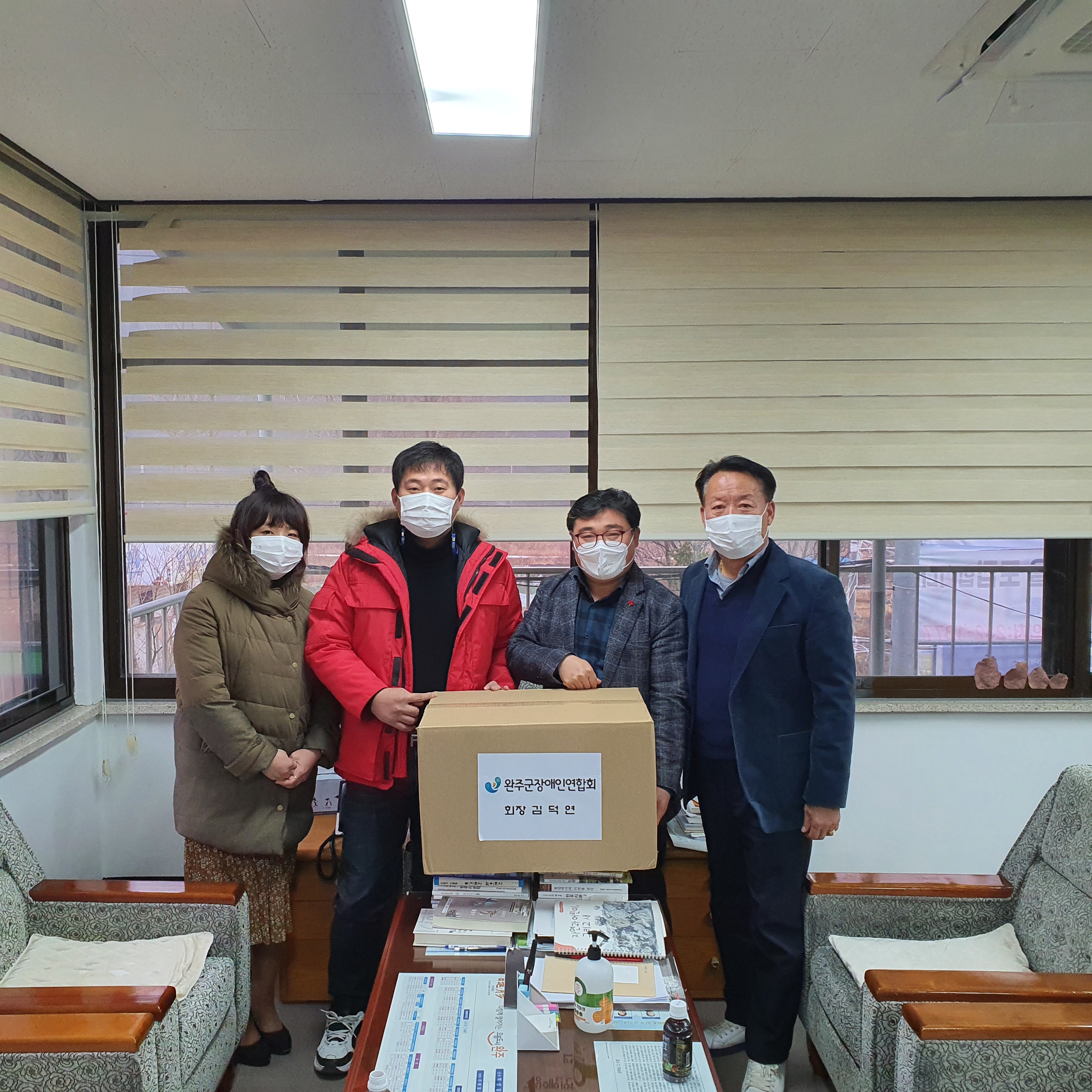 완주군장애인연합회마스크기부사진.jpg
