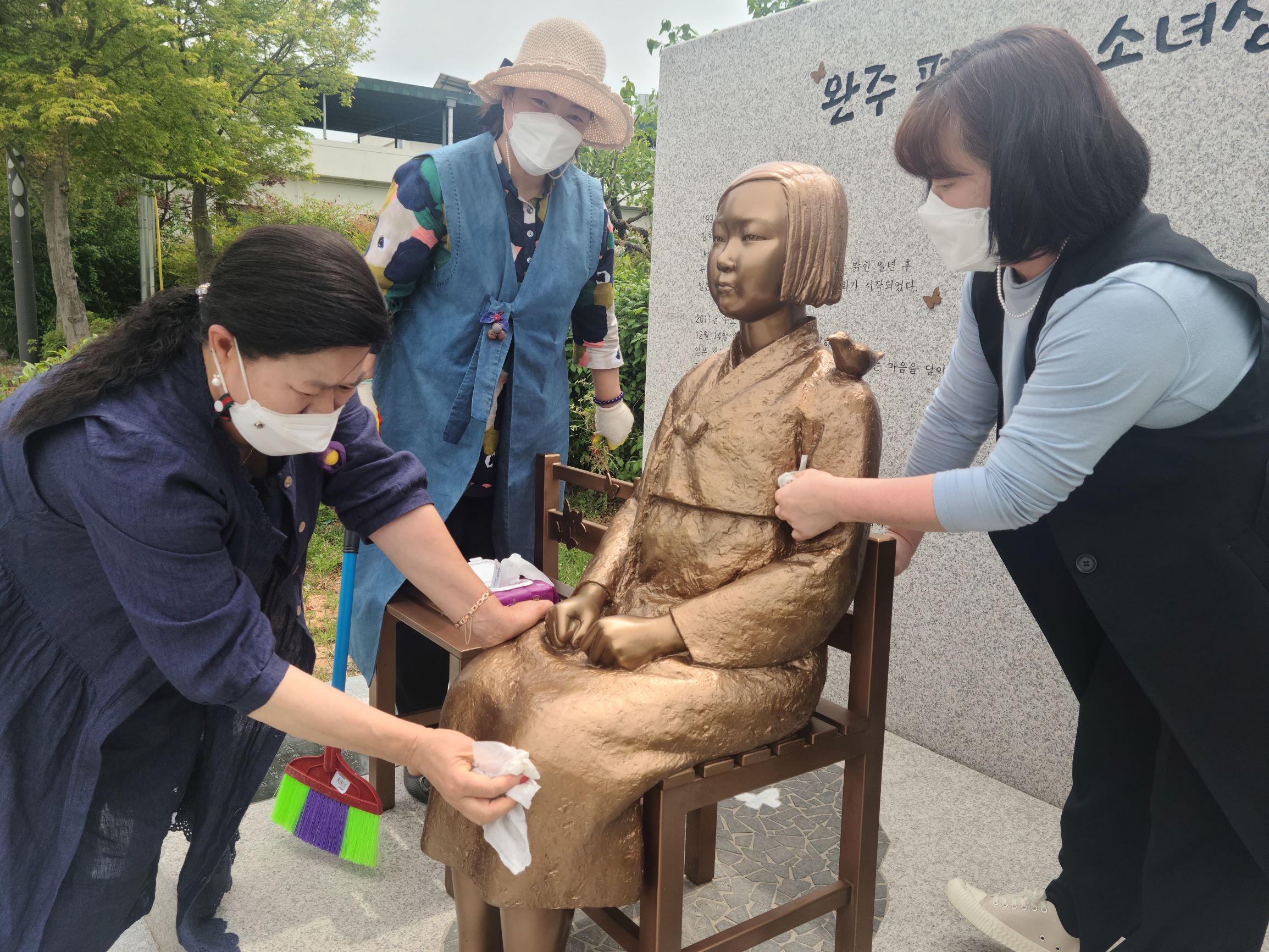 여성단체소녀상1.jpg