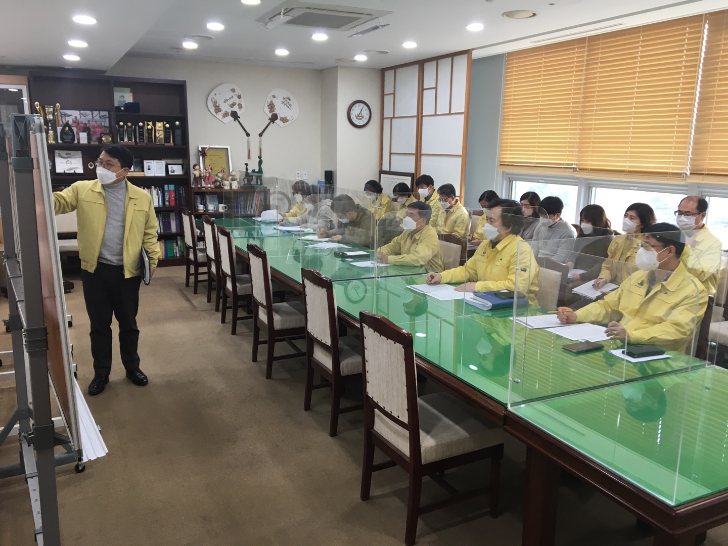 박성일군수긴급대책회의.jpg