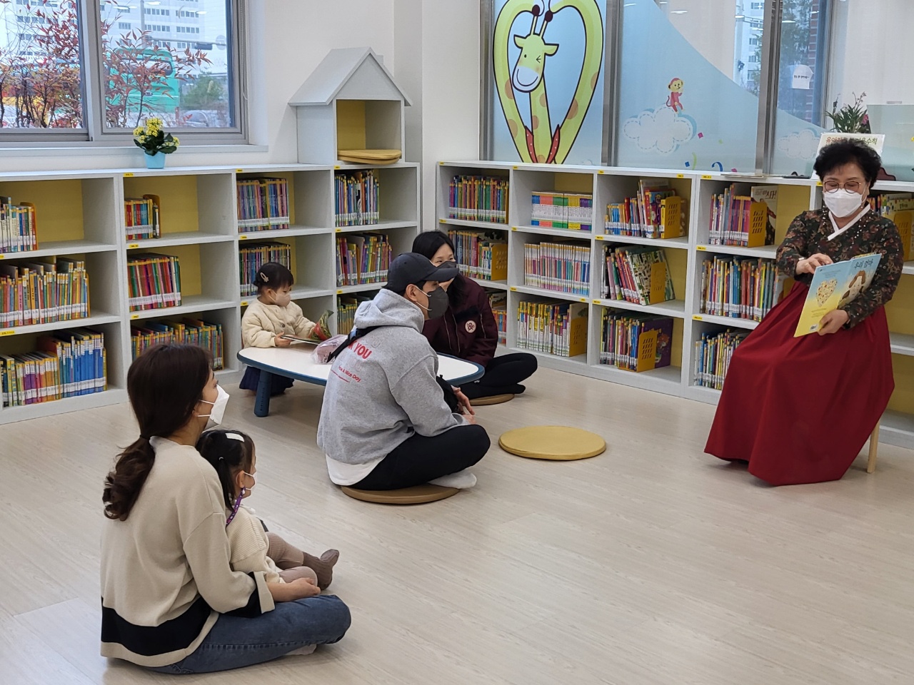 콩쥐팥쥐도서관이야기할머니운영사진.jpg