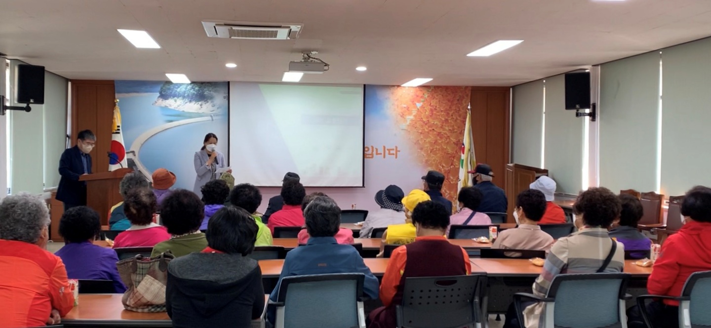 노인일자리교육사진(동상면).jpg