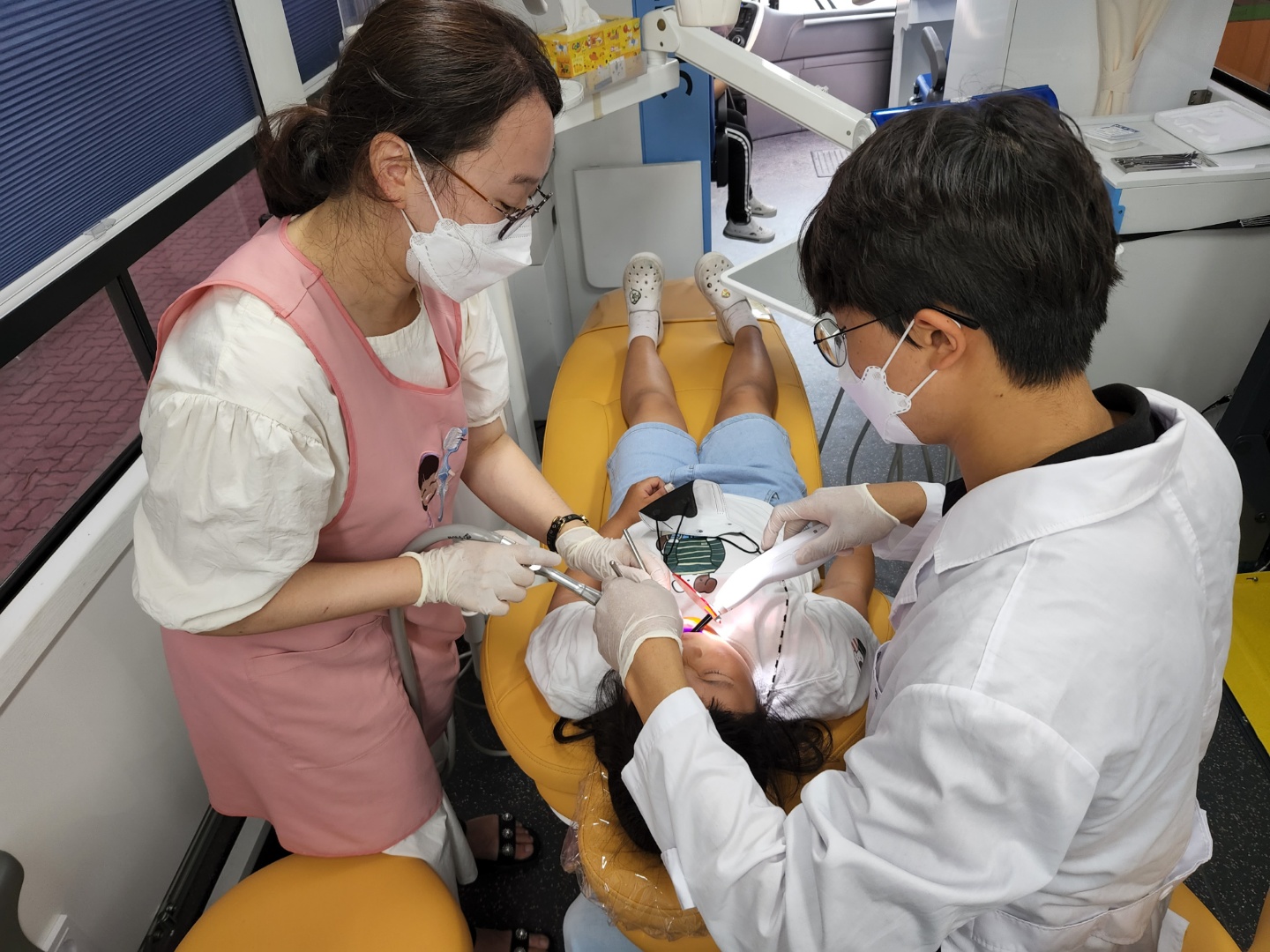 보건소초등생홈메우기언론보도사진.jpg