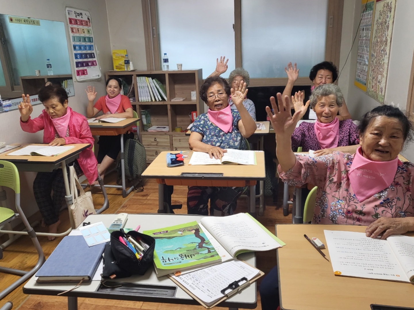 진달래학교책걸상.jpg