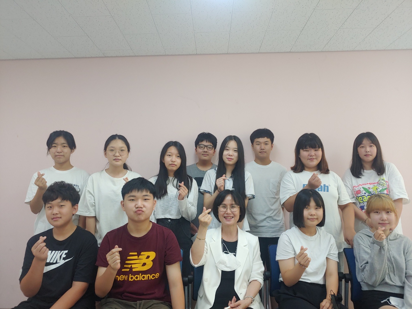 중국어학교-박세희둘째줄중앙(교사뒤).jpg