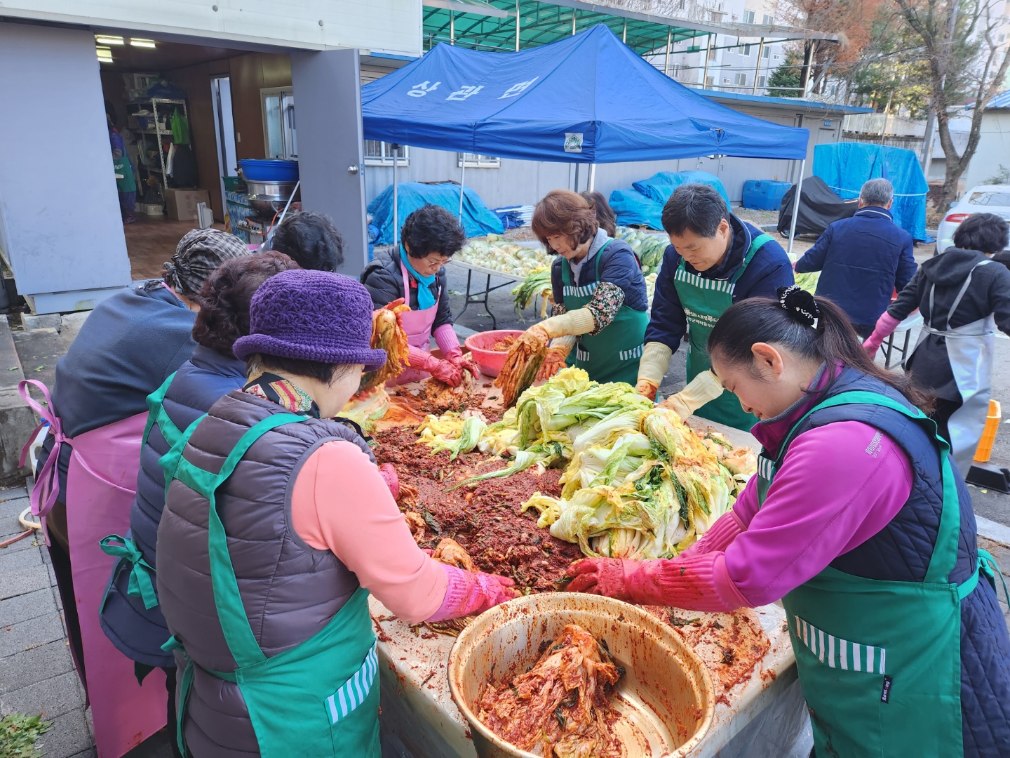상관면새마을부녀회김장김치나눔행사.jpg