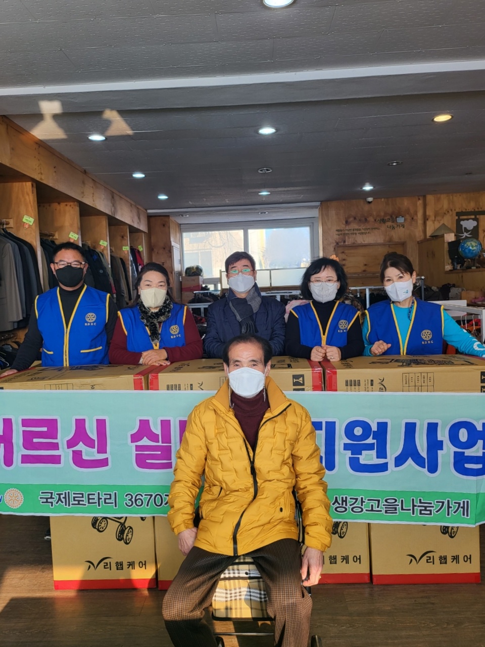 생강골나눔가게실버카전달식사진.jpg