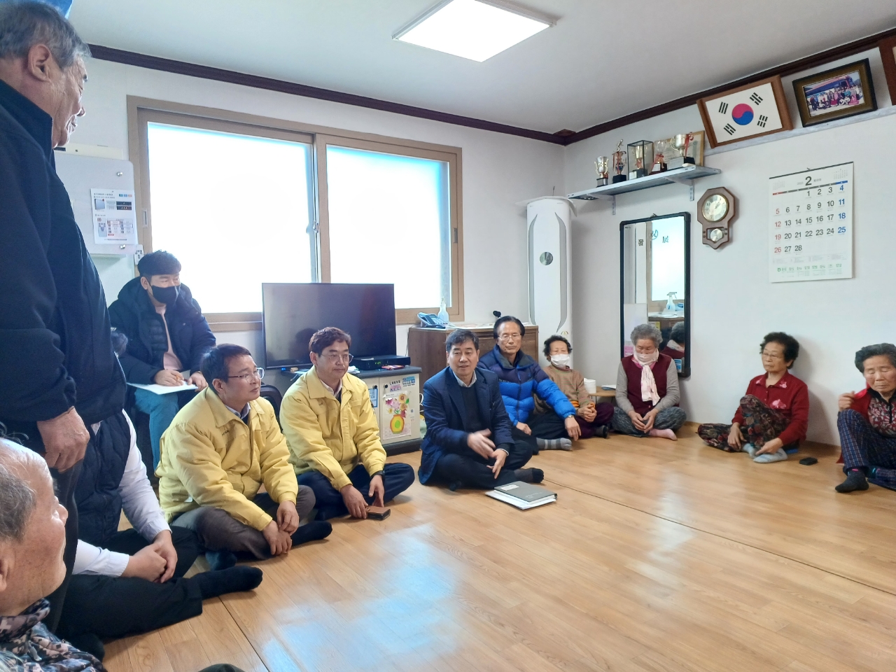 봉동경로당방문사진1.jpeg
