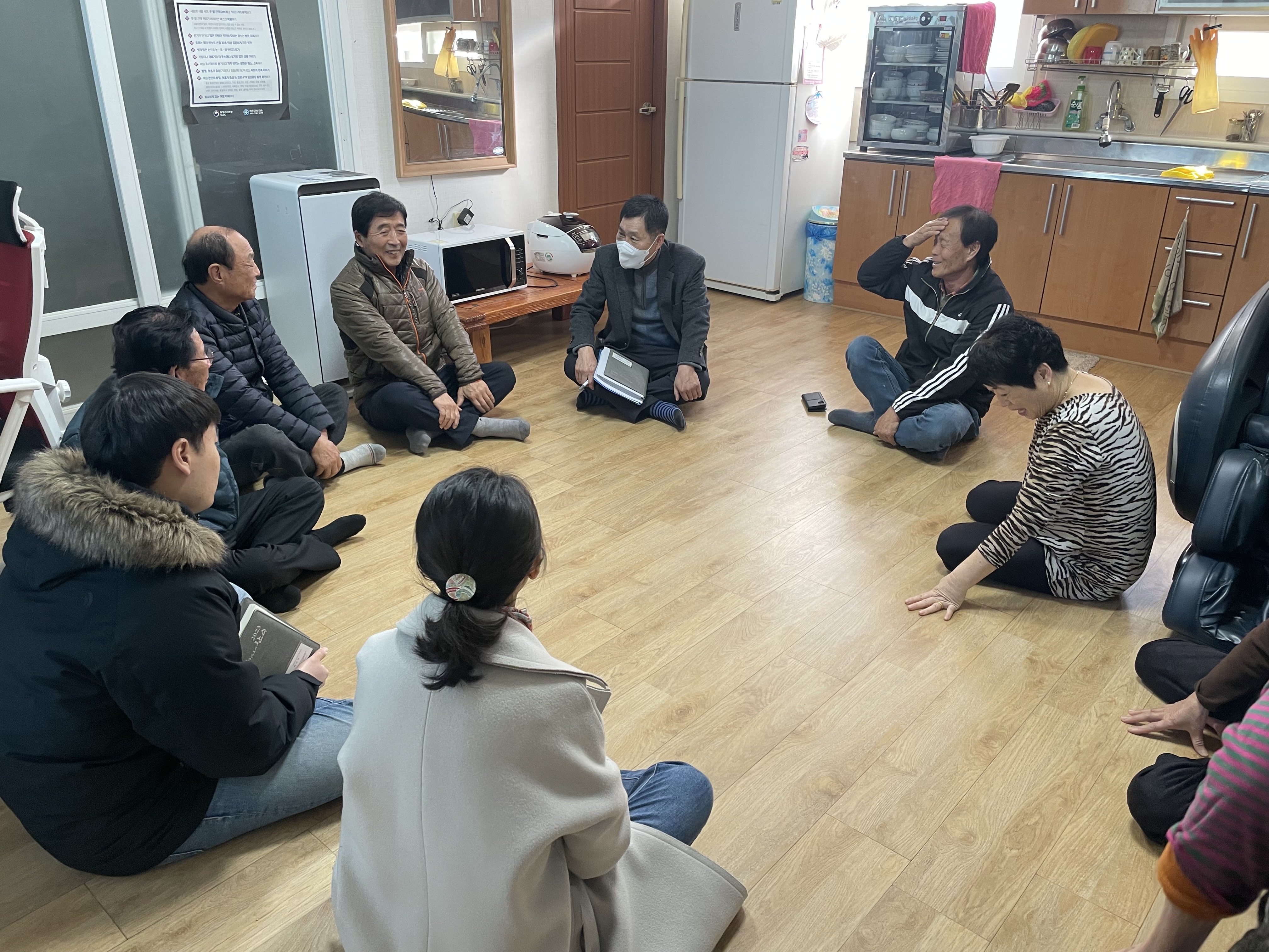 화산면경로당방문.jpg