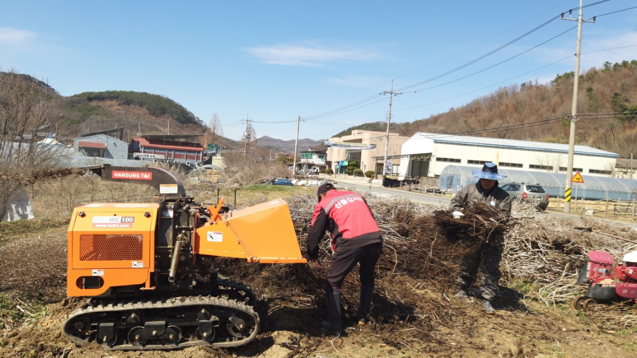 비봉면_농업부산물파쇄산불예방.jpeg