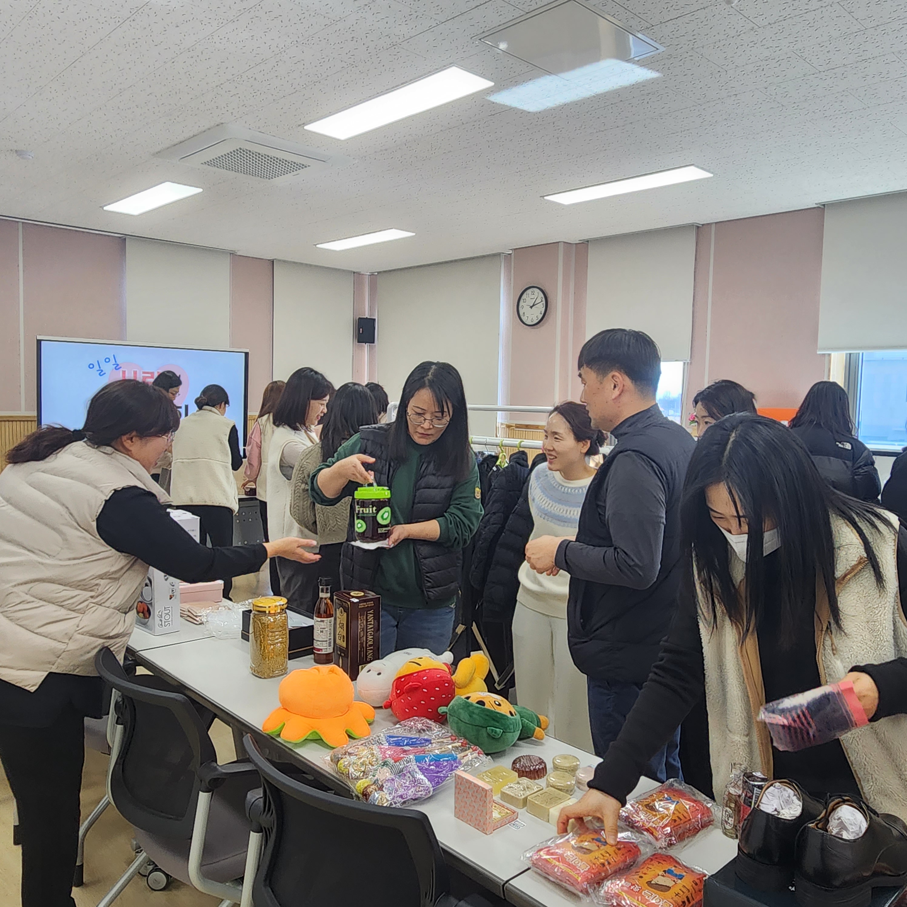 치매안심센터사랑의바자회(1).jpg