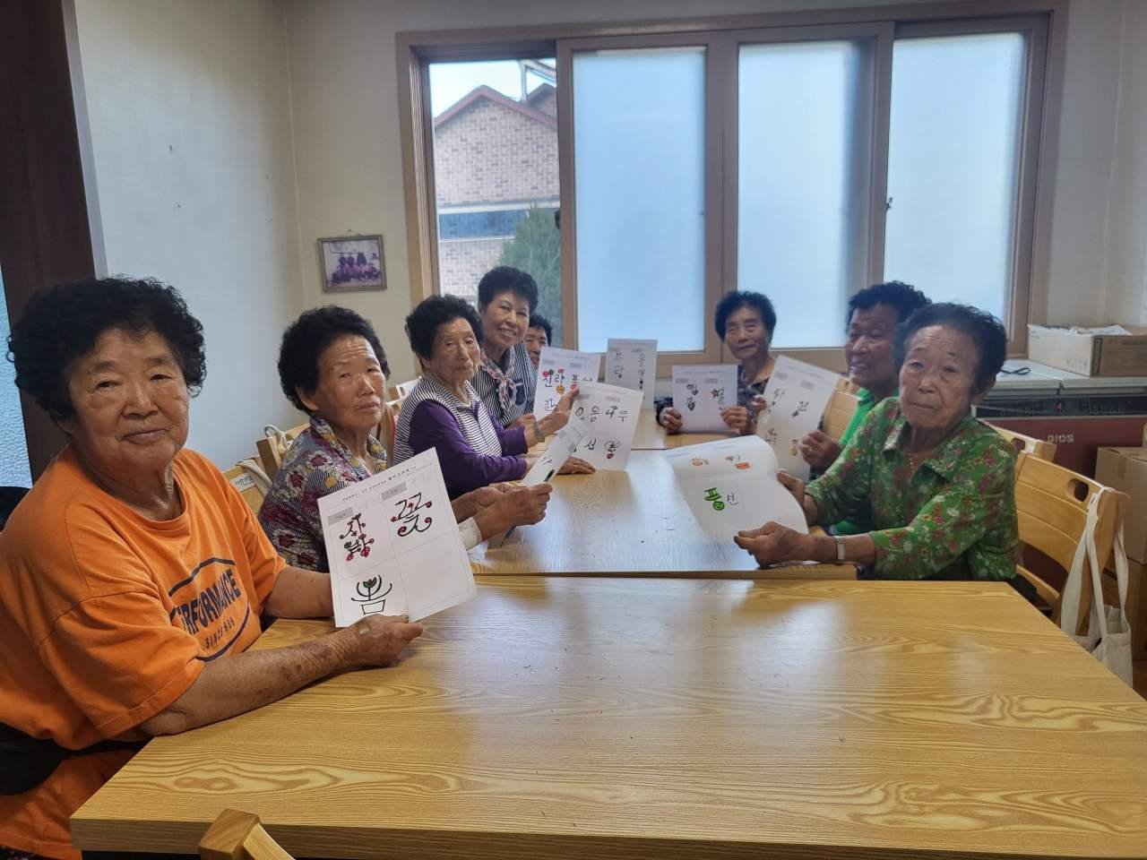 진달래학교어르신청년작가와협업.jpg