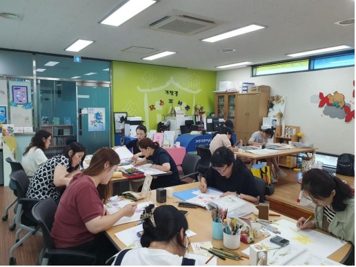 작은도서관육성박차-기찻길작은도서관 ‘보태니컬 아트’ 문화프로그램.jpg