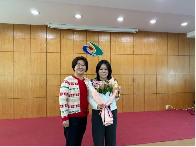 화산면_새마을부녀회허유미주무관공로패전달.jpg