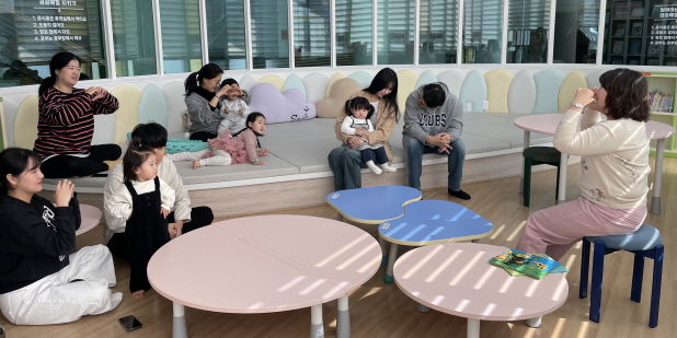 완주군, 생애 첫 독서 돕는 '북스타트 책놀이' 진행