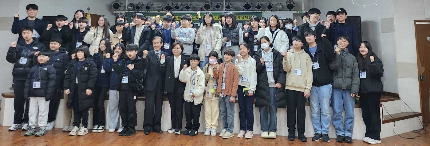 인재육성재단영어발표능력향상캠프.jpg