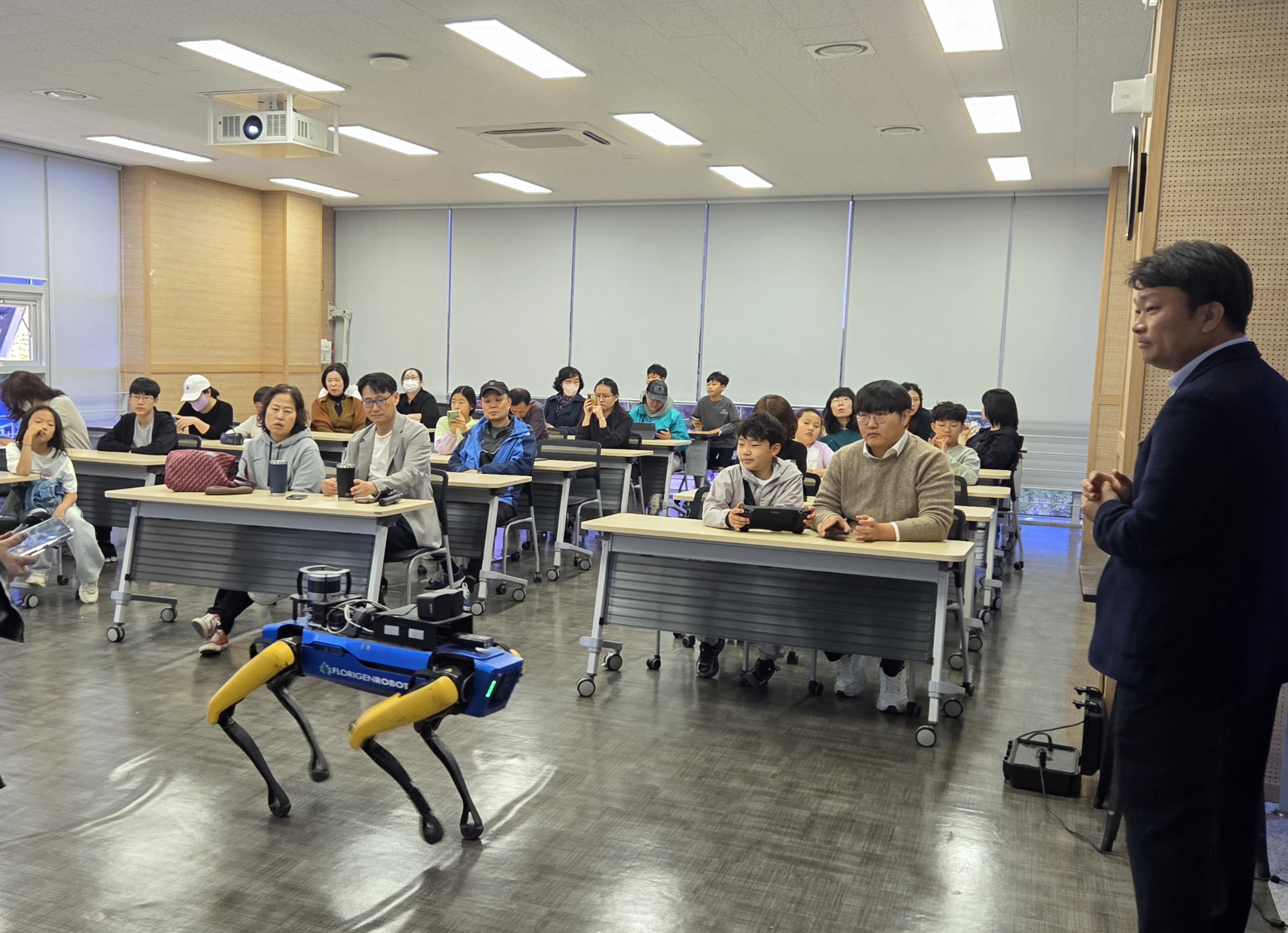 콩쥐팥쥐도서관 로봇과 자율주행 진로특강(3).jpg