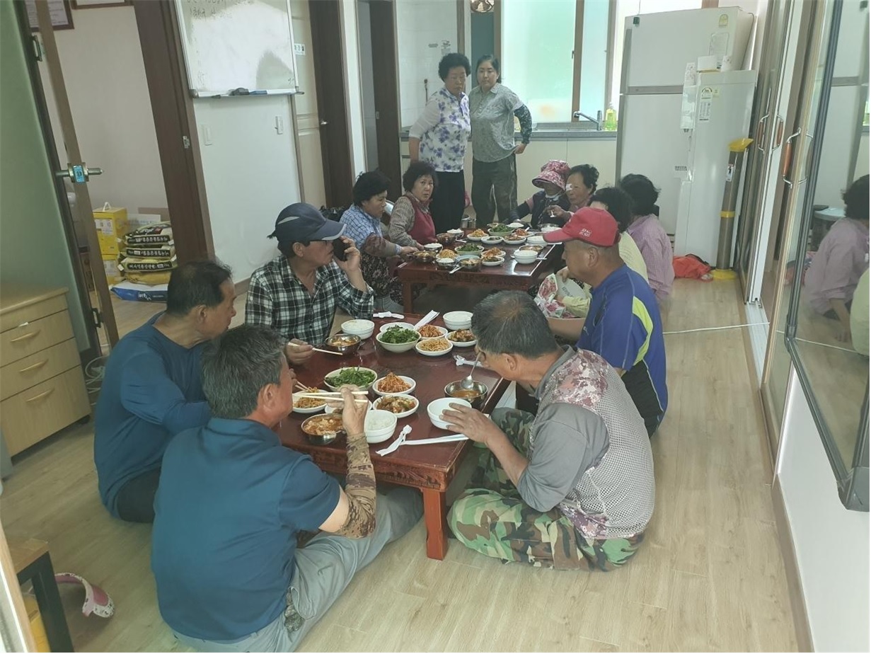 농번기공동급식지원시작 (2).jpg