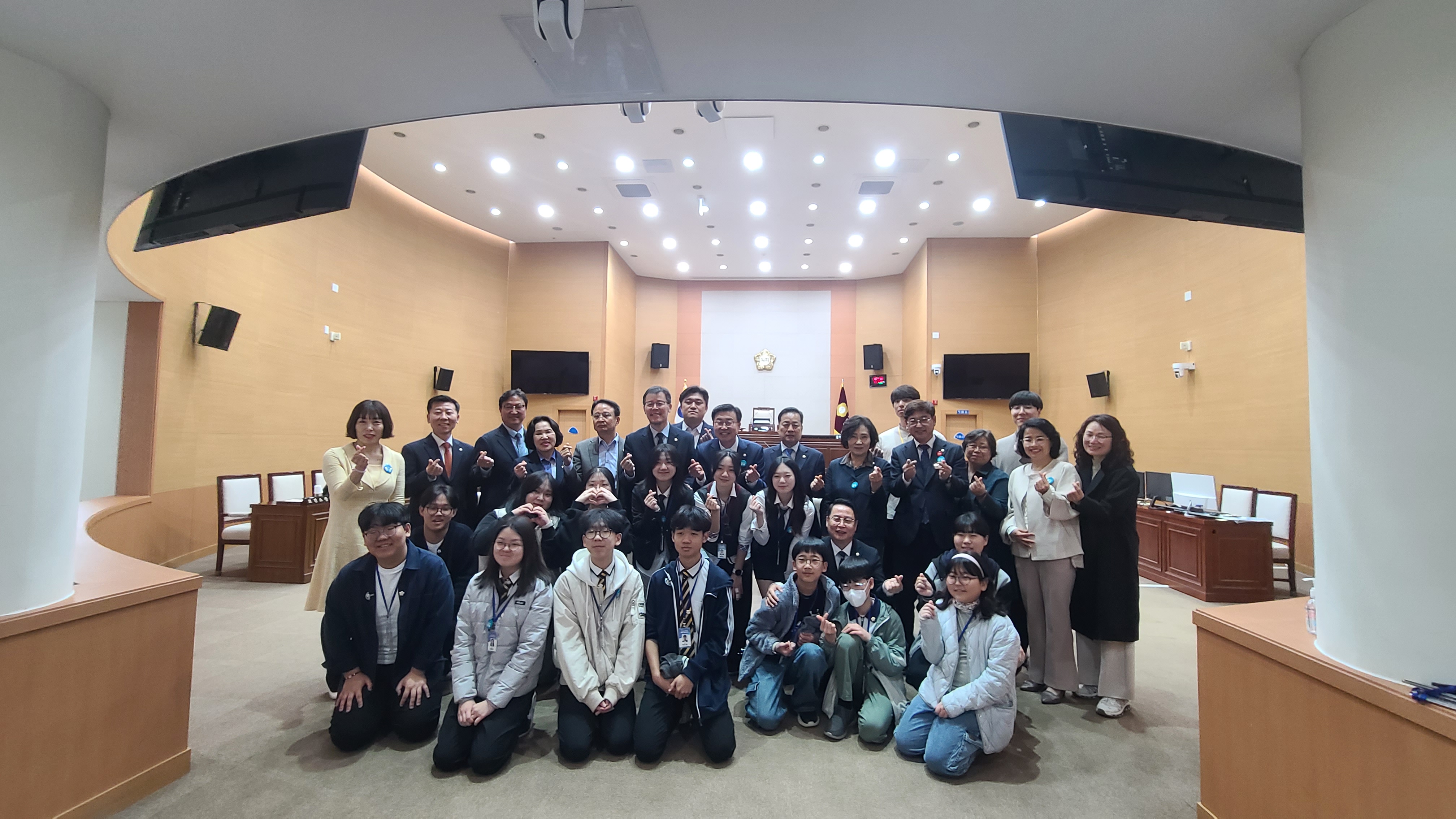 어린이청소년의회임시회방청.jpg