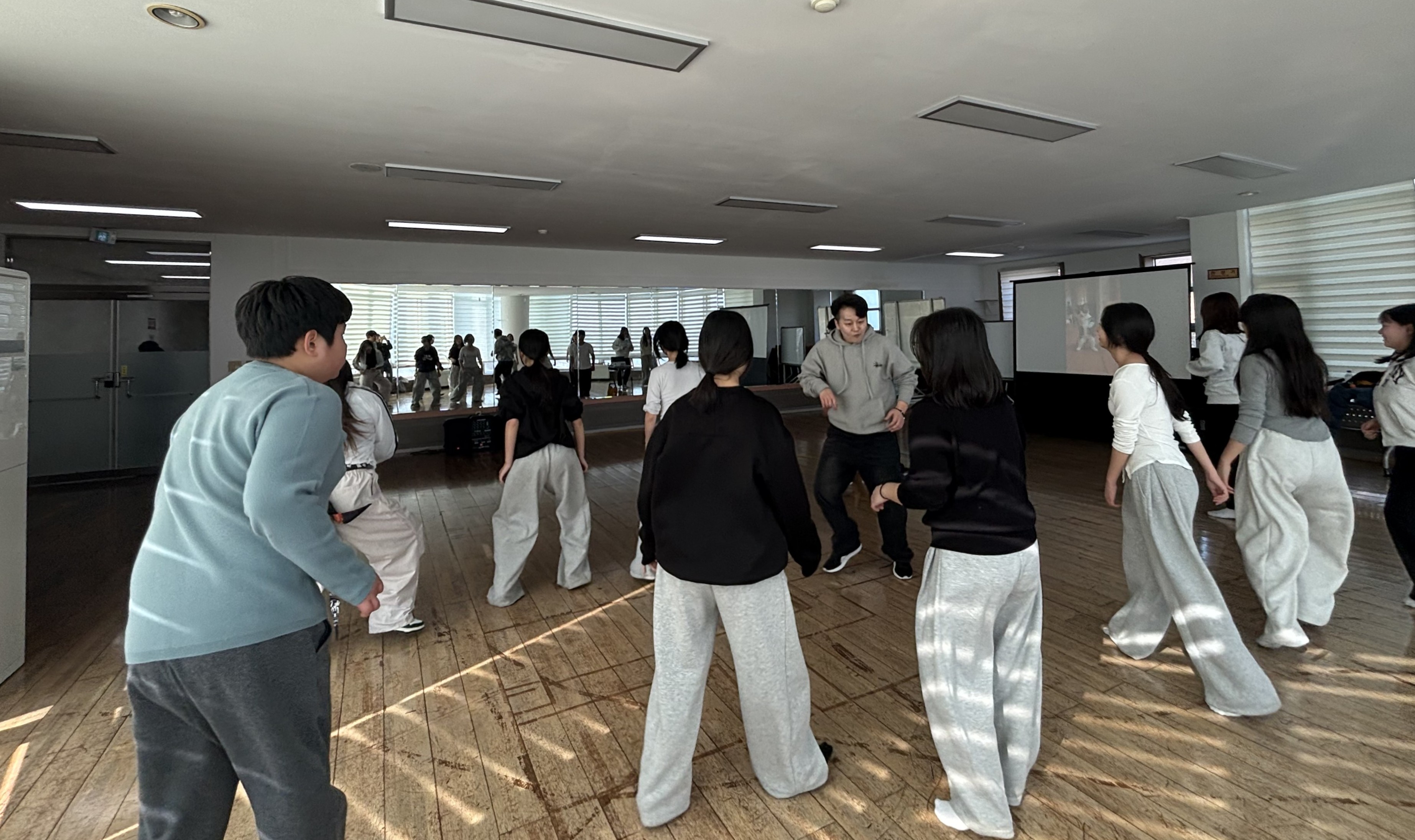 아동친화과_청소년수련관백제예대댄스교실 (1).jpeg