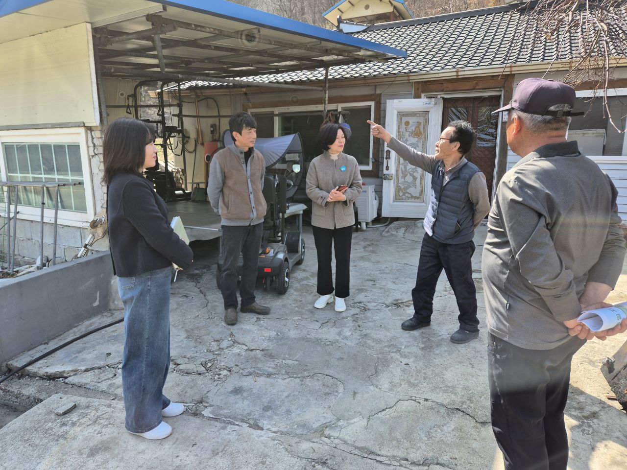 동상면_고로쇠작목반화재피해이웃온정.jpg