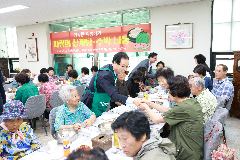 완주 경천면 새마을부녀회, 어르신 삼계탕·수박 대접
