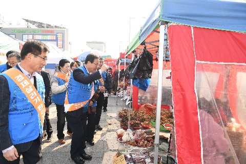 설맞이 삼례 전통시장 장보기 행사 (20).JPG